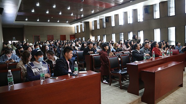讲座现场3.JPG